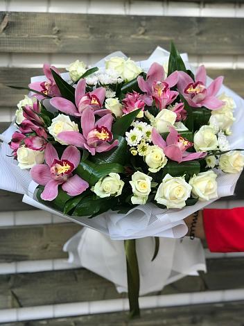 Букет цветов из: Розы и Хризантемы в Введенское