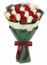Букет Микс из красных и белых роз в Введенское
