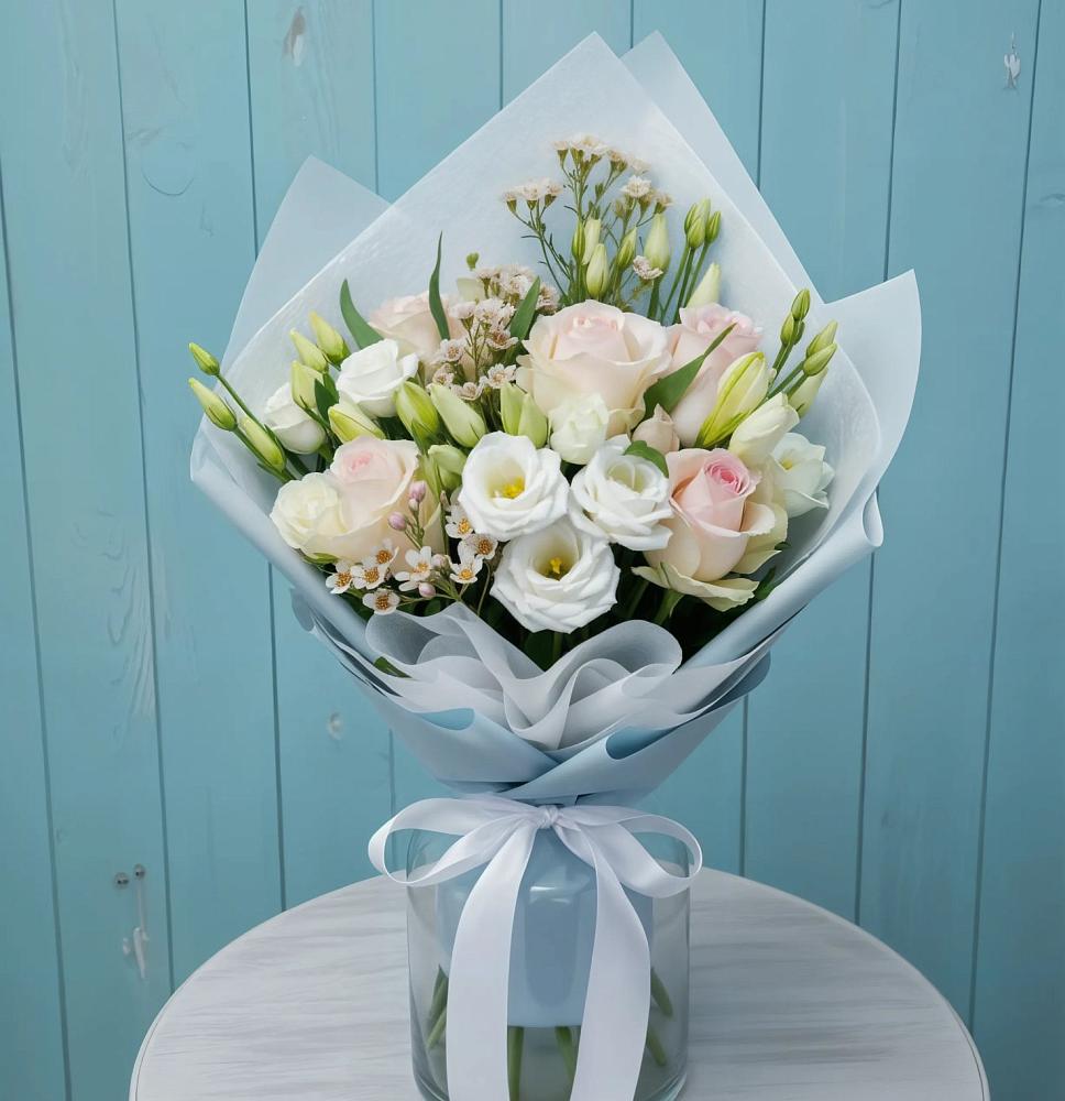 Букет цветов из: Розы и Лизиантусы в Введенское