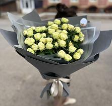 Букет Белые кустовые розы Солинеро в Введенское