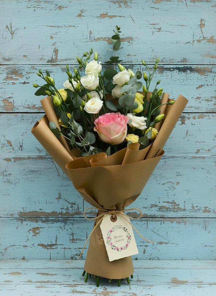 Букет цветов из: Розы и Лизиантусы в Введенское