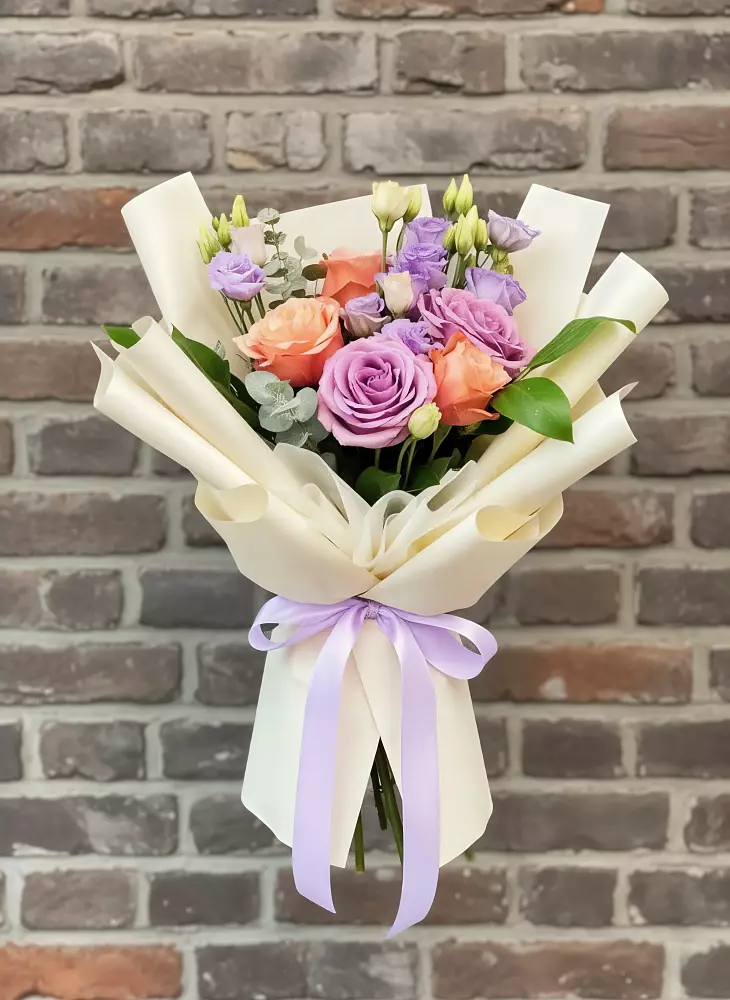 Букет цветов из: Лизиантусы и Розы в Введенское