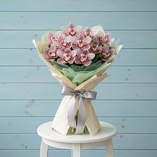 Букет цветов из:  Орхидеи и Розы #REPLACE_PRED# Введенское