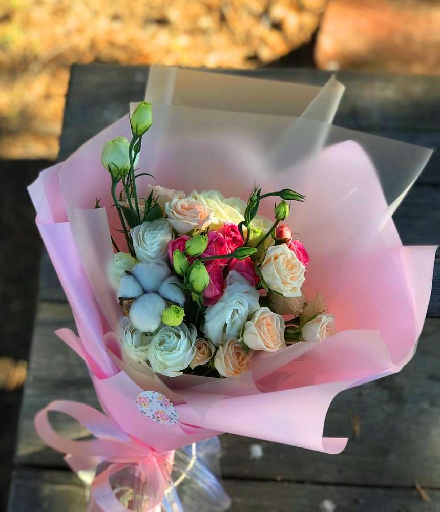 Букет цветов из: Розы и Лизиантусы в Введенское