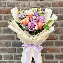Букет цветов из:  Лизиантусы и Розы в Введенское