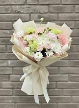 Букет цветов из:  Гвоздики, Розы, Лизиантусы и Хризантемы #REPLACE_PRED# Введенское