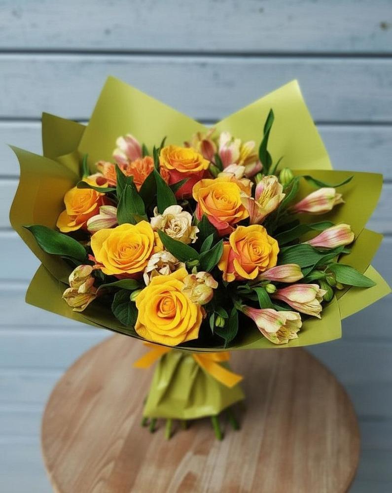 Букет цветов из: Альстромерии и Розы в Введенское
