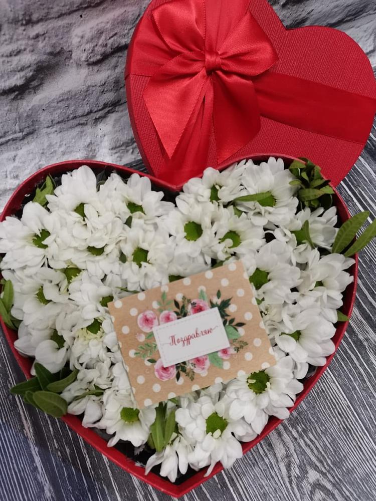 Цветочная композиция из Хризантемы в виде сердца в Введенское