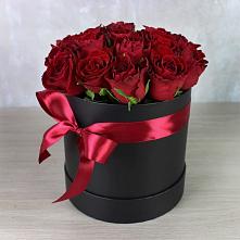 Цветочная композиция из Розы в шляпной коробке в Введенское