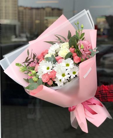 Букет цветов из: Розы, Лизиантусы и Хризантемы в Введенское