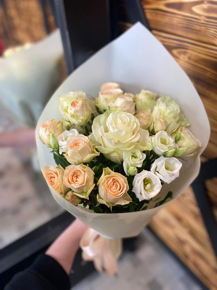 Букет цветов из: Розы и Лизиантусы в Введенское